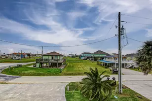 935 W Westview, Crystal Beach, TX 77650 - Photo 16