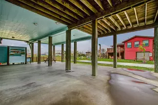 935 W Westview, Crystal Beach, TX 77650 - Photo 4