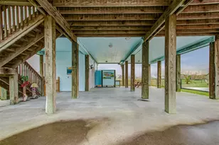 935 W Westview, Crystal Beach, TX 77650 - Photo 4