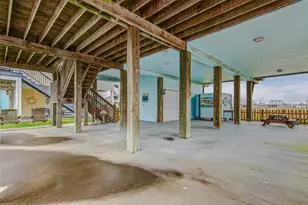 935 W Westview, Crystal Beach, TX 77650 - Photo 6