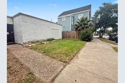 2106 Avenue L, Galveston, TX 77550 - Photo 2