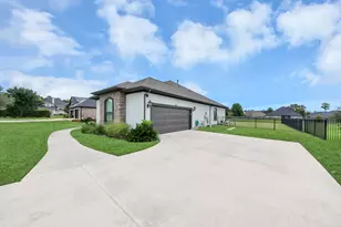 11726 W Grand Pond Dr, Montgomery, TX 77356 - Photo 6