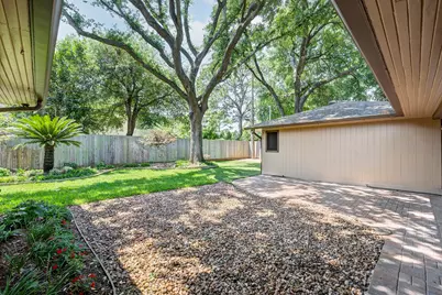 10727 Piping Rock Lane, Houston, TX 77042 - Photo 20