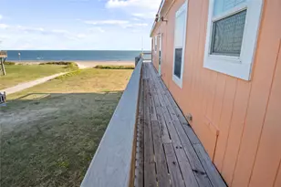 981 Dolly St, Gilchrist, TX 77617 - Photo 40