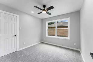 409 Midway Dr, Baytown, TX 77521 - Photo 10