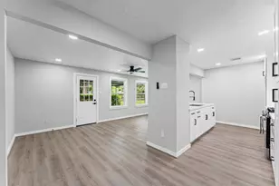 409 Midway Dr, Baytown, TX 77521 - Photo 4