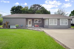 138 N Lake Dr, Winnie, TX 77665 - Photo 2