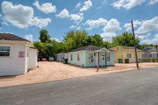 2710 Brewster St, Houston, TX 77026 - Photo 14