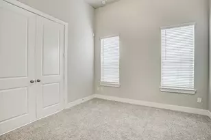 5802 E Post Oak Ln, Houston, TX 77055 - Photo 6