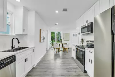 110 Harris Court, Houston, TX 77009 - Photo 6