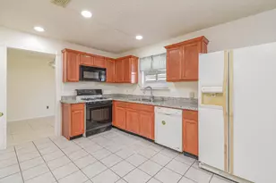 10927 Spanish Grant Dr, Sugar Land, TX 77498 - Photo 8