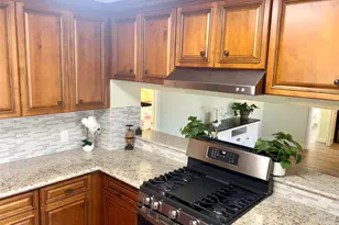 794 Marlin St, Bayou Vista, TX 77563 - Photo 8