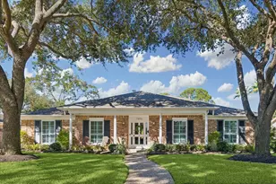 7902 Windswept Ln, Houston, TX 77063 - Photo 2