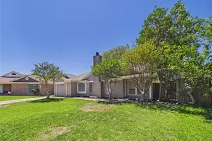 8403 Lazy Brook Ln, La Porte, TX 77571 - Photo 2