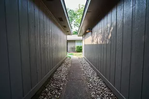 923 Kenforest Dr, Missouri City, TX 77489 - Photo 2