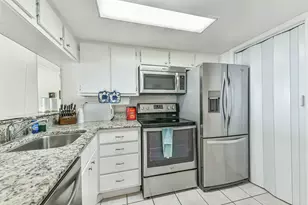 7310 Seawall Blvd, Galveston, TX 77551 - Photo 18