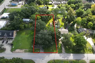 1303 Lake Rd, La Marque, TX 77568 - Photo 2