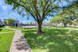 10372 Briar Forest Dr, Houston, TX 77042 - Photo 20