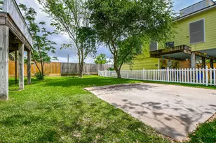 704 6th St, Kemah, TX 77565 - Photo 24