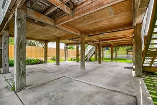 704 6th St, Kemah, TX 77565 - Photo 22