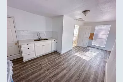 2555 Pierce Street, Beaumont, TX 77703 - Photo 2