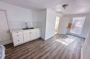 2555 Pierce St, Beaumont, TX 77703 - Photo 2