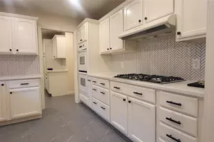 1902 Amy Dr, Baytown, TX 77520 - Photo 10