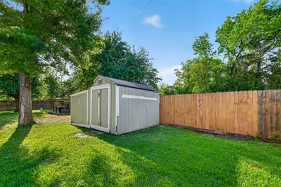 915 Highland Woods Drive, Highlands, TX 77562 - Photo 46