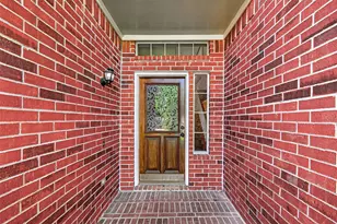 915 Highland Woods Dr, Highlands, TX 77562 - Photo 4