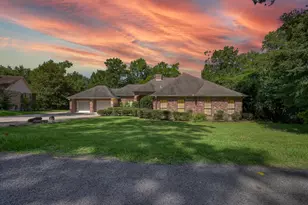 13777 Pkwy Manor Dr, Willis, TX 77318 - Photo 2