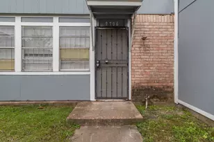 9706 Farragut St, Houston, TX 77078 - Photo 2