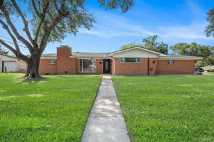 2439 11th St N, Texas City, TX 77590 - Photo 2