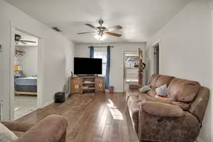 417 E Park St, Alvin, TX 77511 - Photo 4