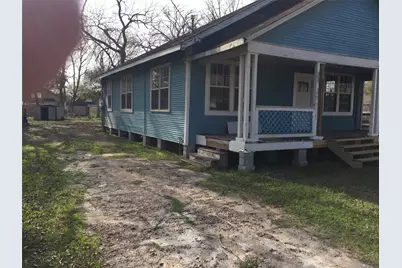 310 Foerster, El Campo, TX 77437 - Photo 2
