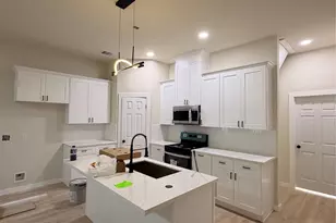 10710 Chadwick St, Houston, TX 77029 - Photo 2