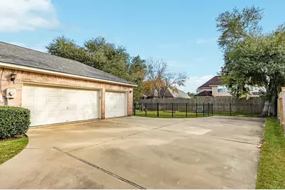 204 Arrowhead Drive, Lake Jackson, TX 77566 - Photo 38