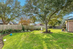 204 Arrowhead Dr, Lake Jackson, TX 77566 - Photo 32