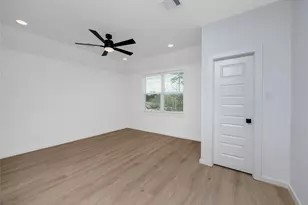 2031 Longmire Villas Ct, Conroe, TX 77304 - Photo 18