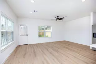 2031 Longmire Villas Ct, Conroe, TX 77304 - Photo 6