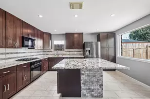 11026 Green Arbor Dr, Houston, TX 77089 - Photo 6