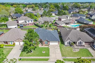 1010 Hyland Ln, League City, TX 77573 - Photo 2