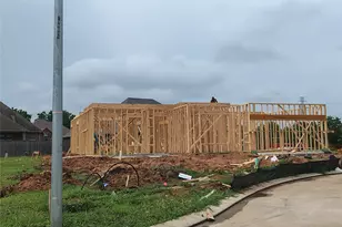 106 Lake Woodshore Ct, Clute, TX 77531 - Photo 2