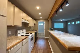 831 W 25th St, Houston, TX 77008 - Photo 2