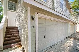 38 N Walden Elms S, The Woodlands, TX 77382 - Photo 2