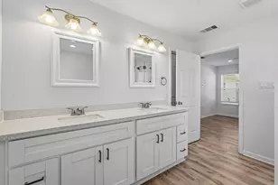 4106 Gardendale Dr, Houston, TX 77092 - Photo 4