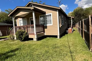 2515 Harris St, Baytown, TX 77521 - Photo 2