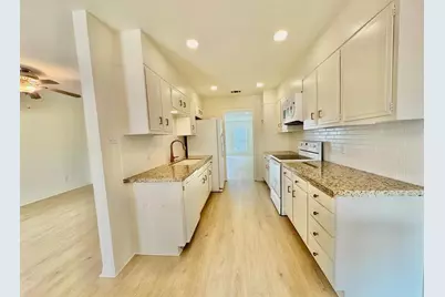495 Yorktown Lane, Beaumont, TX 77707 - Photo 6