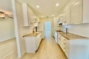495 Yorktown Ln, Beaumont, TX 77707 - Photo 6