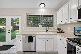 16615 Barcelona Dr, Friendswood, TX 77546 - Photo 2