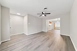 5806 Clarewood Dr, Houston, TX 77081 - Photo 8